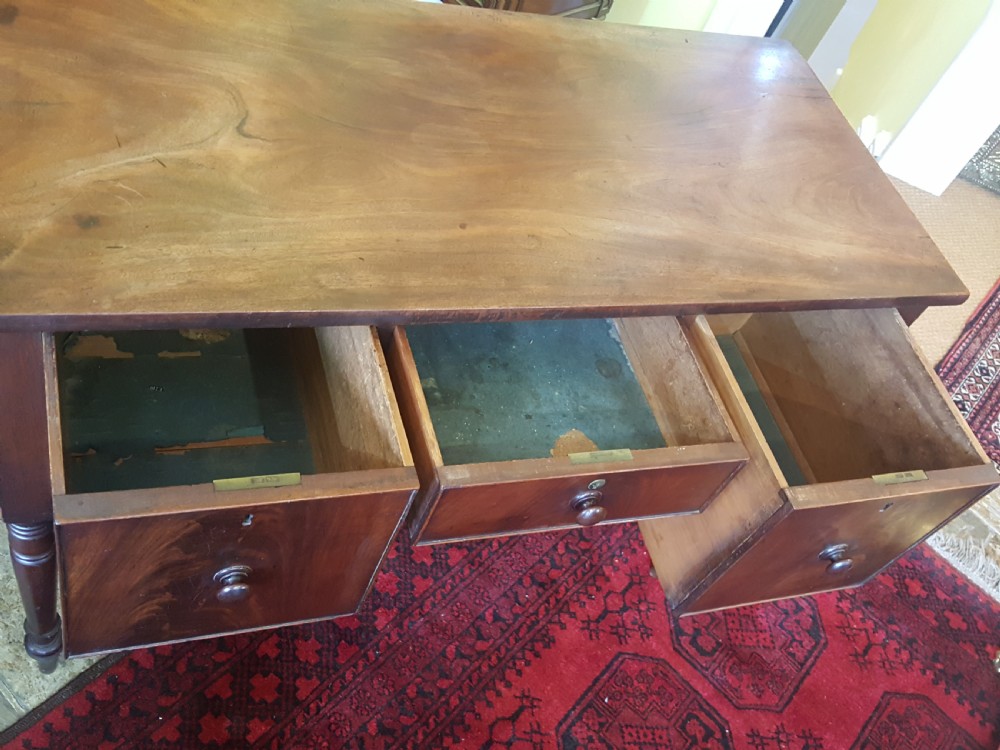 Early Victorian Mahogany Dressing Table View VII