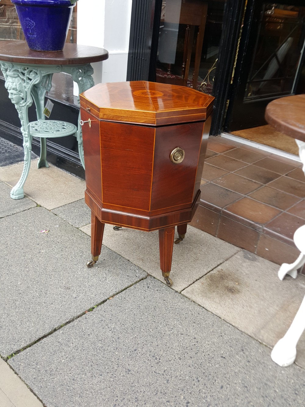 George III Mahogany Octagonal Cellarette View IV