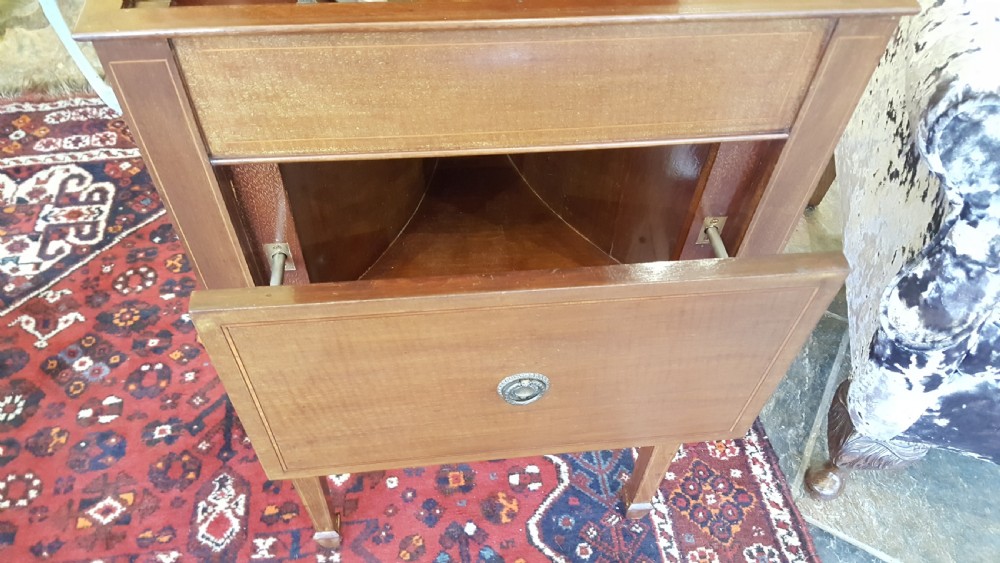 Grahams Gramophone in Sheraton Style Mahogany Cabinet View IV