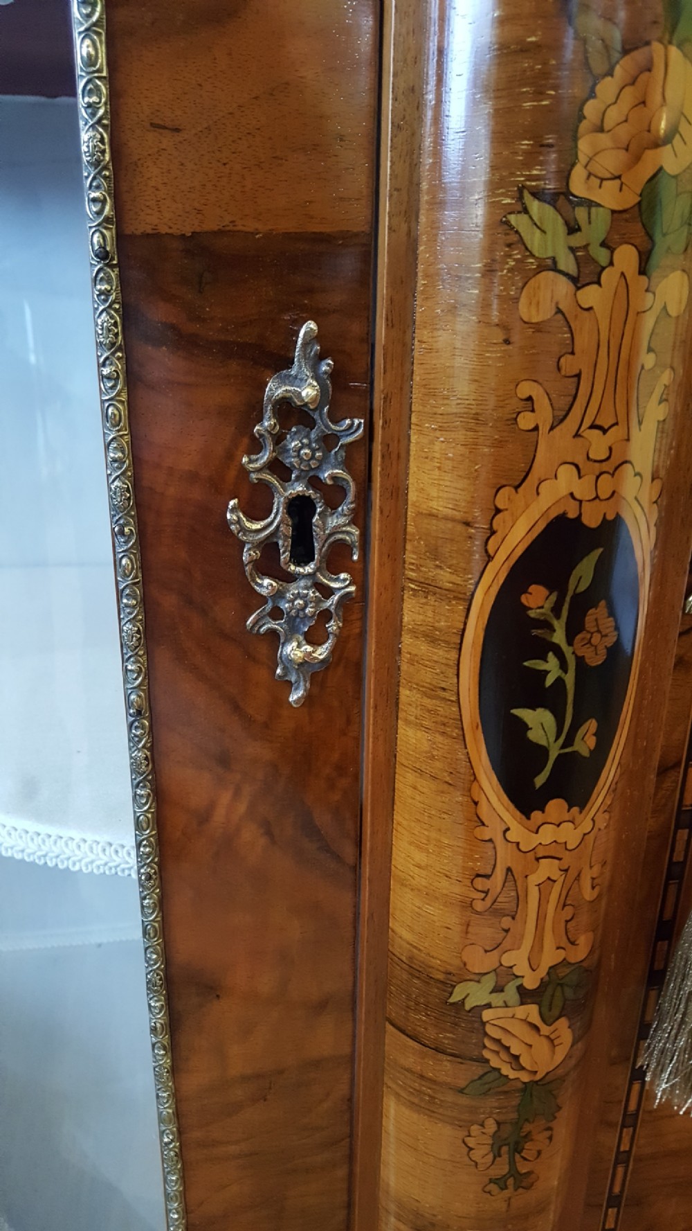 xhibition Quality Victorian Burr Walnut Credenza View VIII