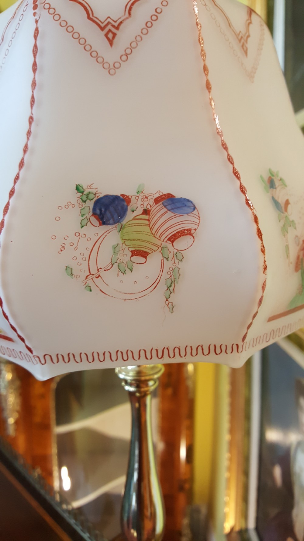An early twentieth-century polished brass table lamp featuring a contoured stem and a white scalloped fabric shade with embroidered details. View V