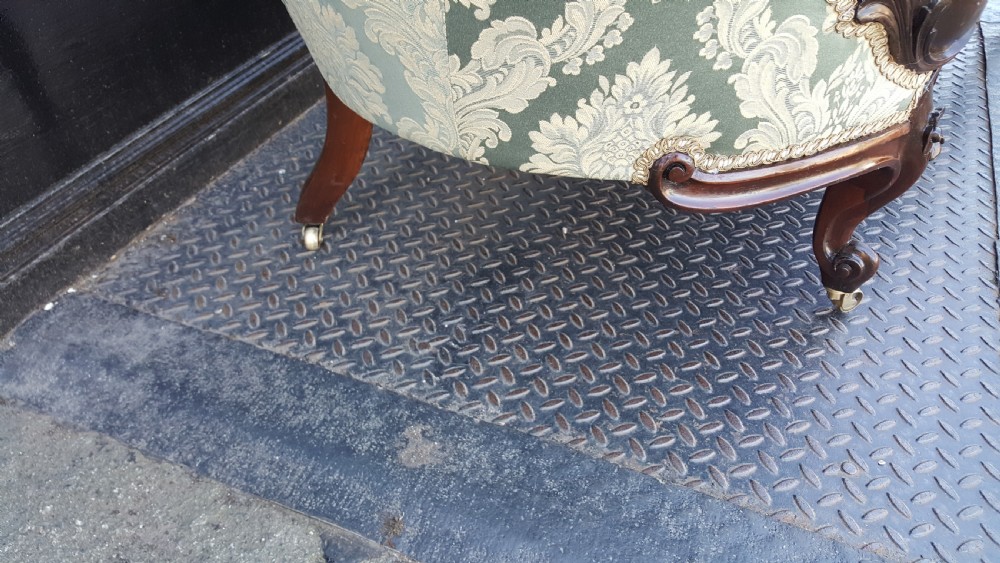 Victorian Mahogany Serpentine Chaise Lounge View VII