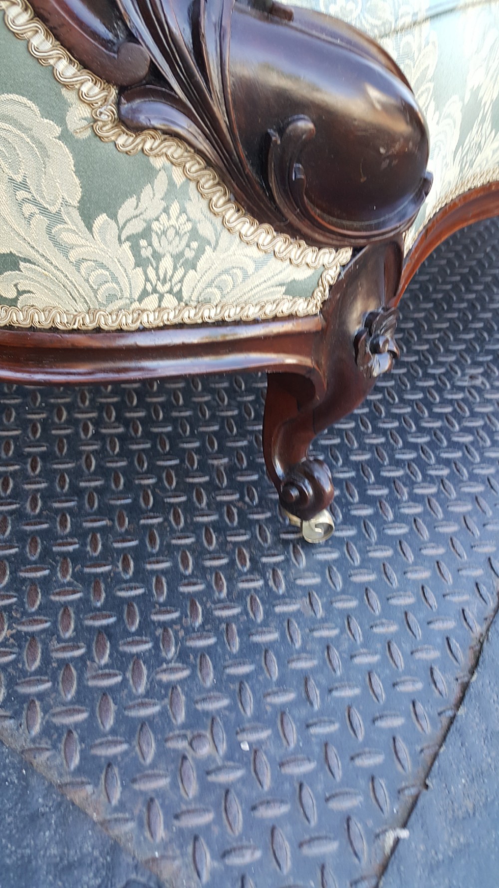Victorian Mahogany Serpentine Chaise Lounge View VIII