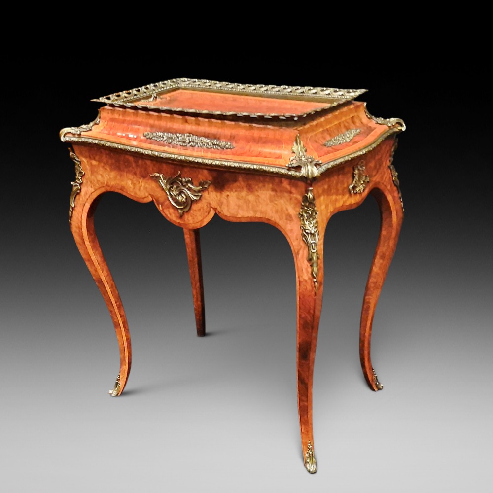Victorian Burr Walnut Jardiniere