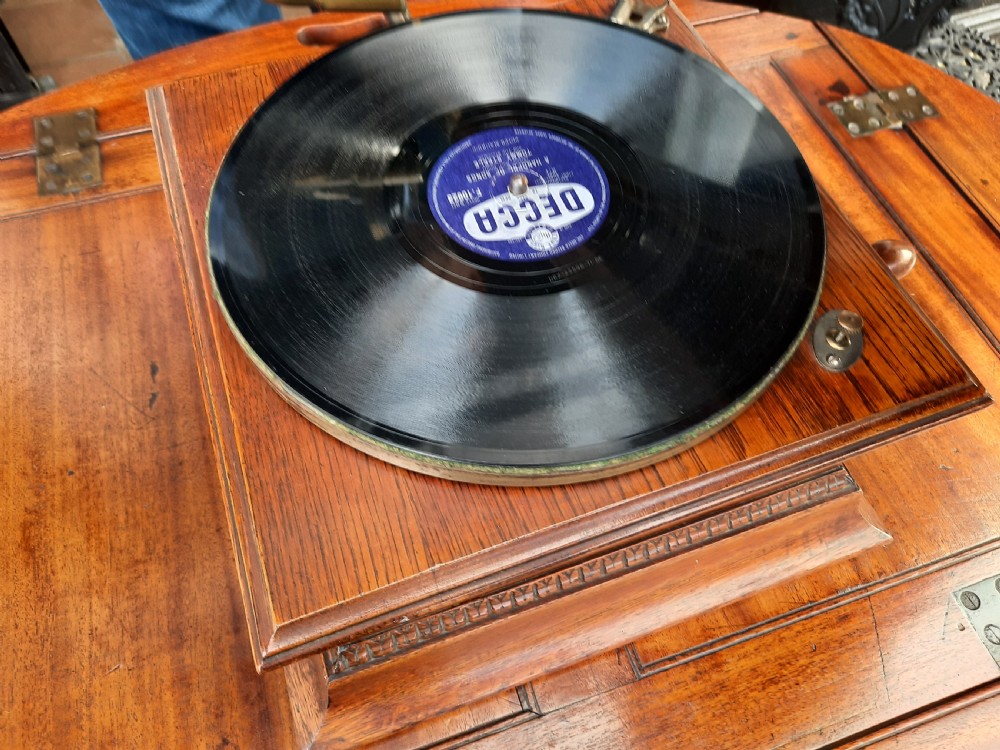 1920’s Windup Gramophone View III