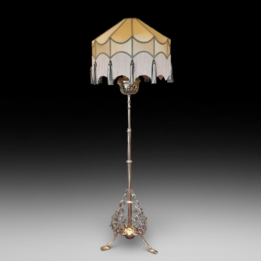 Victorian Brass Extending Brass Oil Lamp
