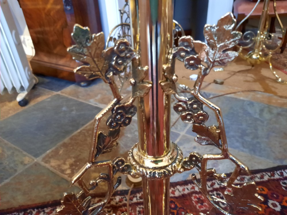 Victorian Brass Extending Brass Oil Lamp View IV