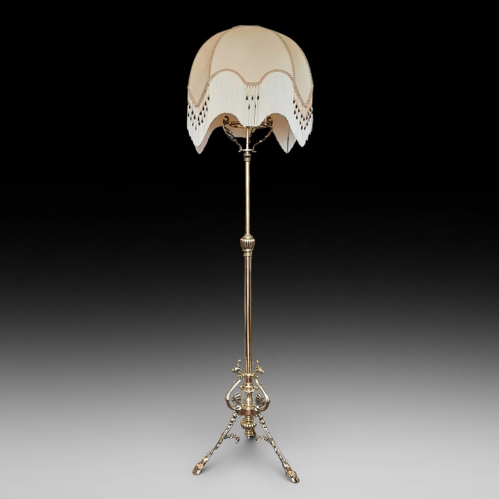 Victorian Brass Extending Standard Oil Lamp