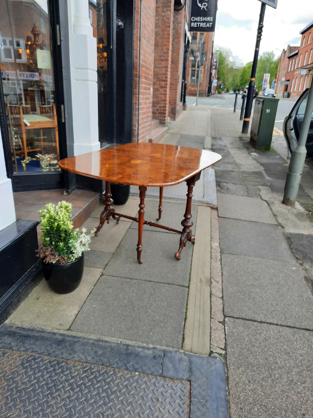 Large Victorian walnut Sutherland table View VII