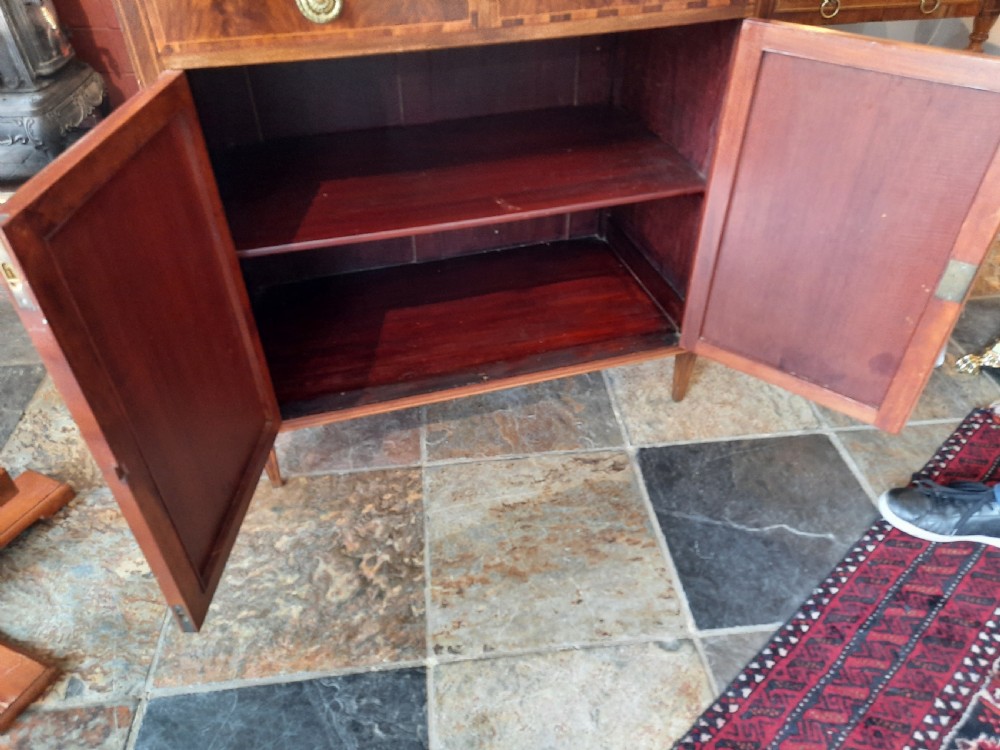 Edwardian mahogany and rosewood banded bookcase View IV