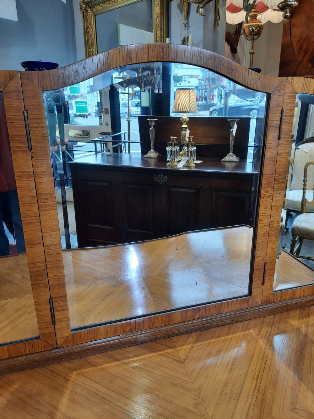 An early 20th-century French kingwood and rosewood crossbanded dressing table featuring a tri-fold mirror, slender cabriole legs, and three drawers. View V
