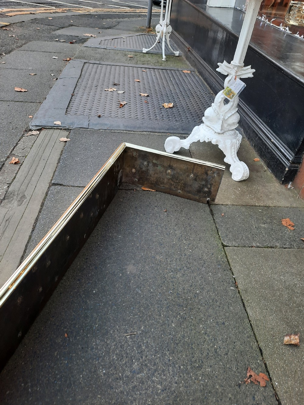 Late 19thC Adam Revival Brass Fender View III