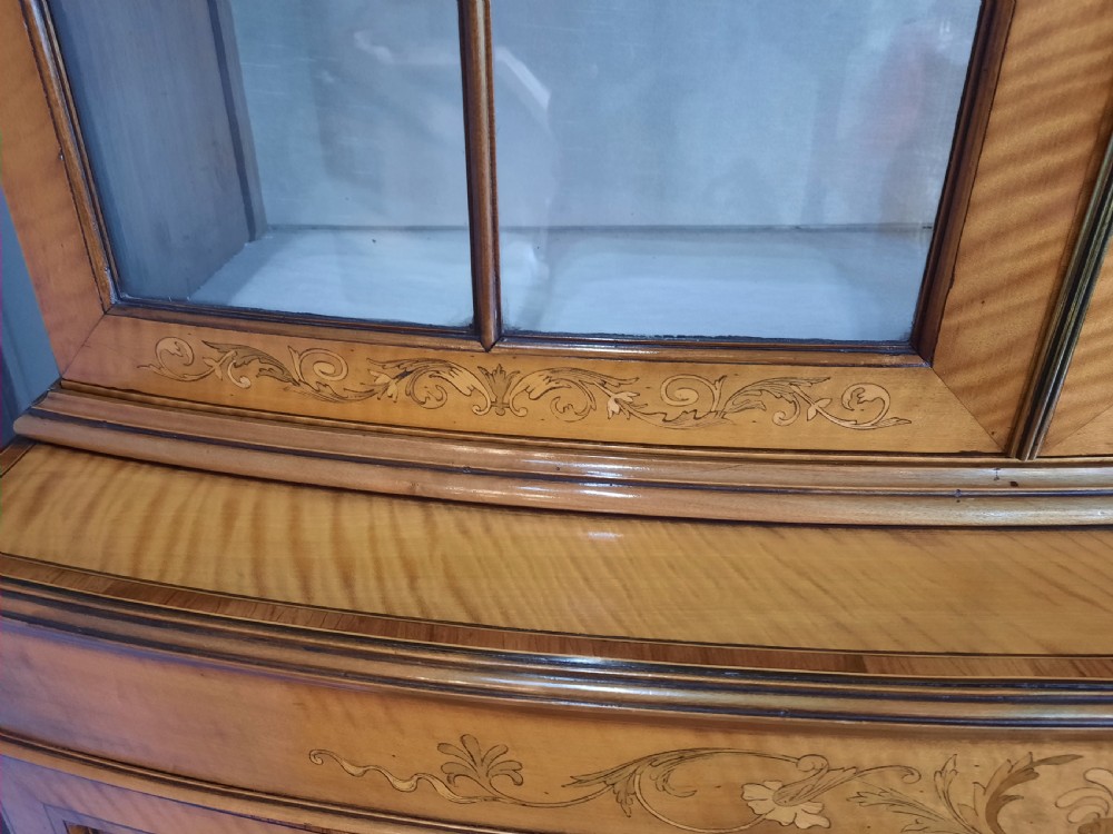 Late 19thC Satinwood Bowfronted Cabinet Bookcase View IV