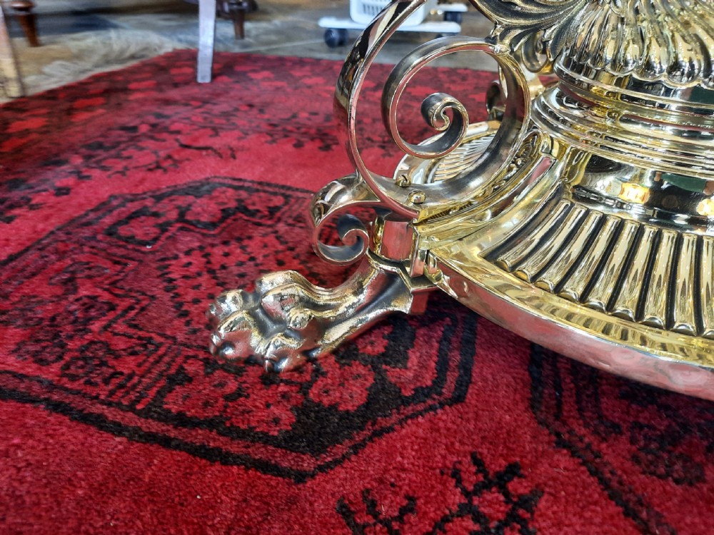 Pair of Victorian Brass Telescopic Standard Oil Lamps View IV