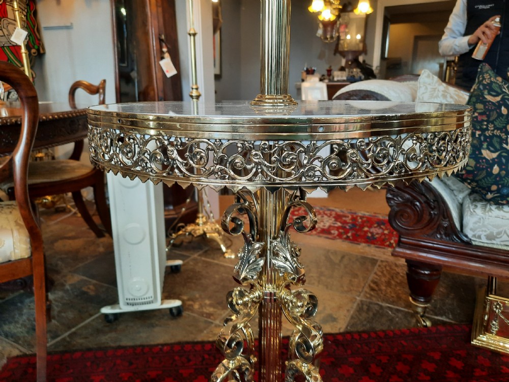 Pair of Victorian Brass Telescopic Standard Oil Lamps View VI
