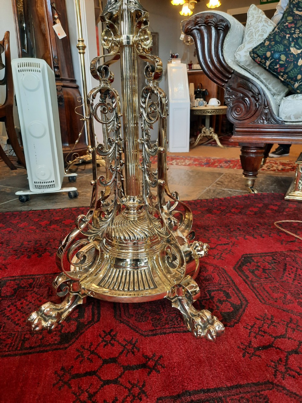 Pair of Victorian Brass Telescopic Standard Oil Lamps View VII