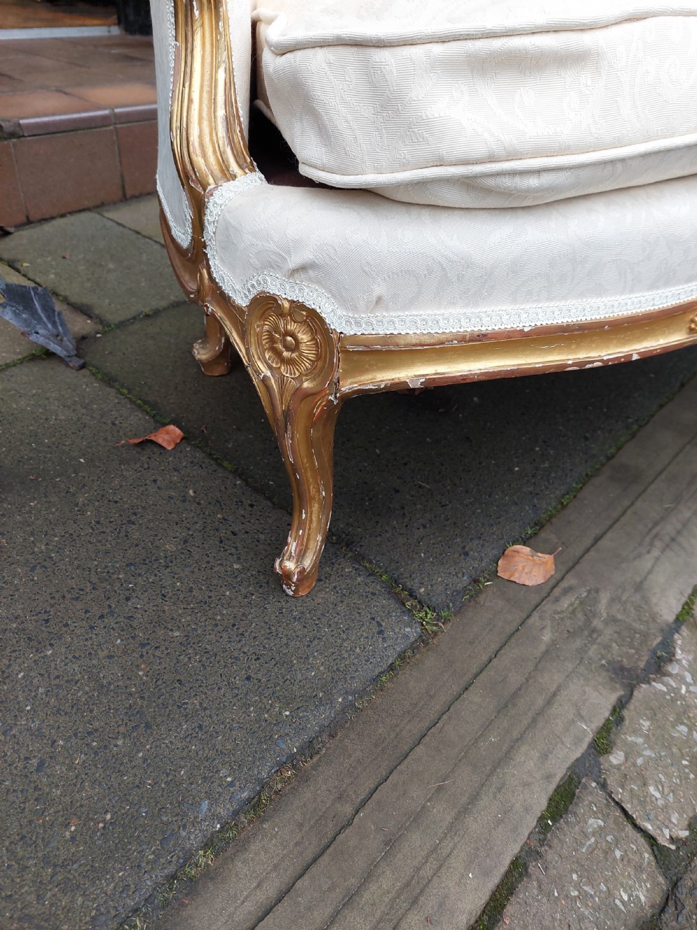 Victorian giltwood chaise longue  View III