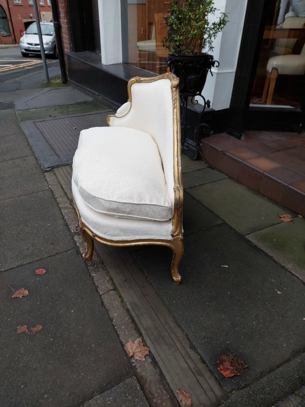 Victorian giltwood chaise longue  View VII