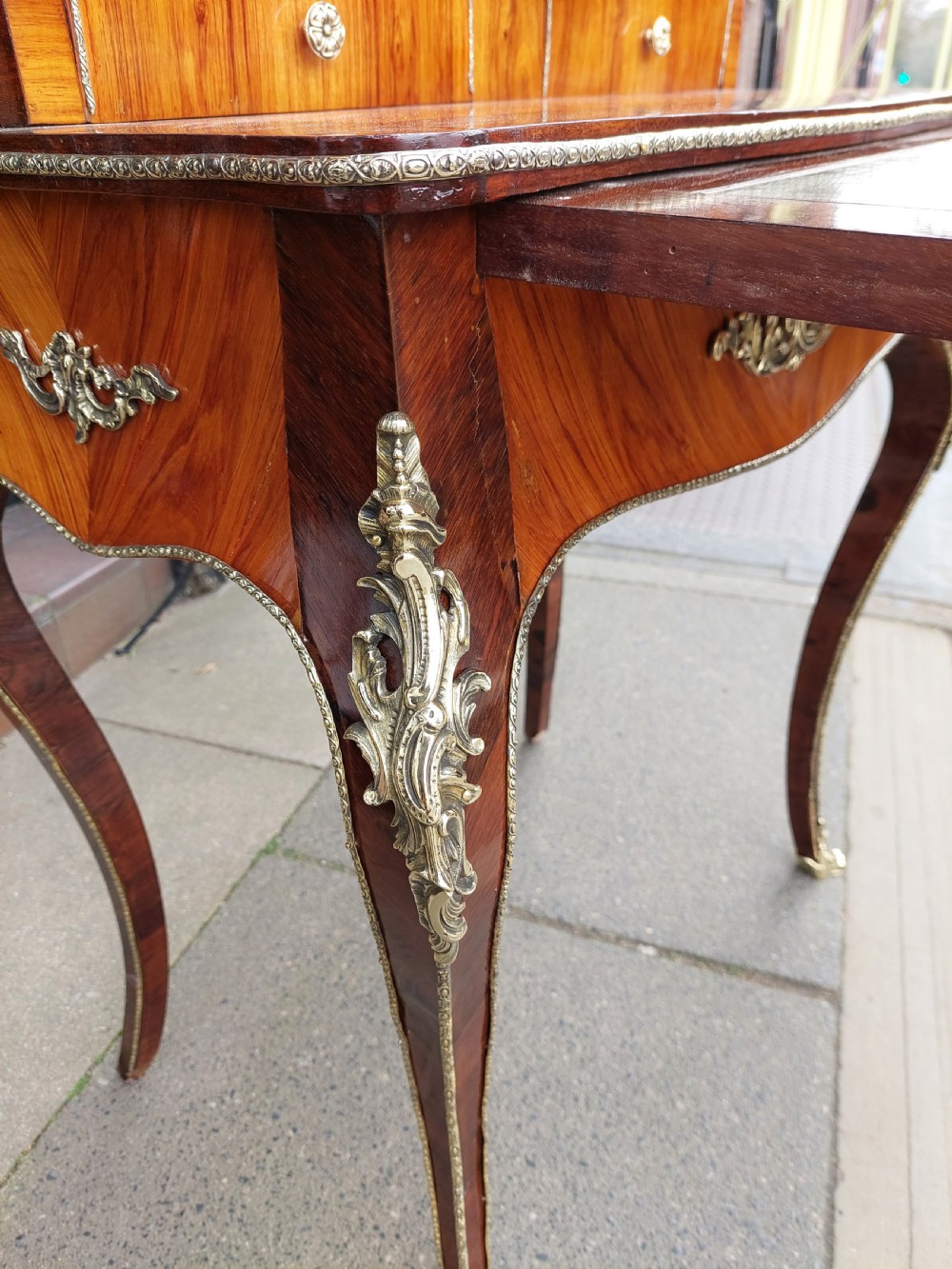 19thC French Tulipwood and Rosewood Bonheur Du Jour  View VII