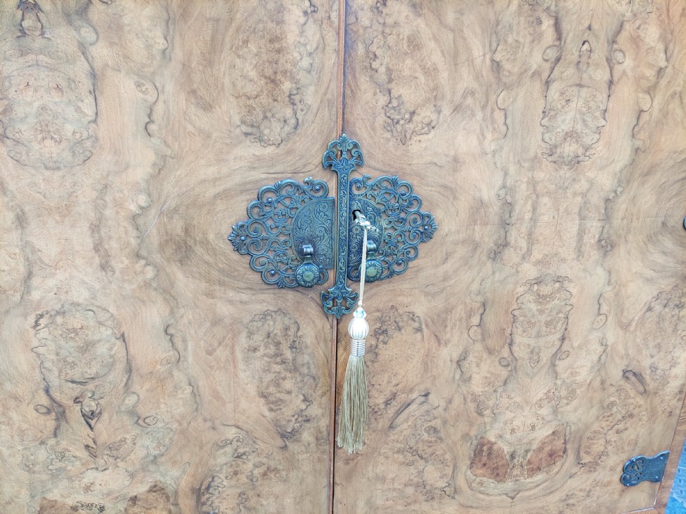 1920's Art Deco Burr Walnut Cocktail Drinks Cabinet View V