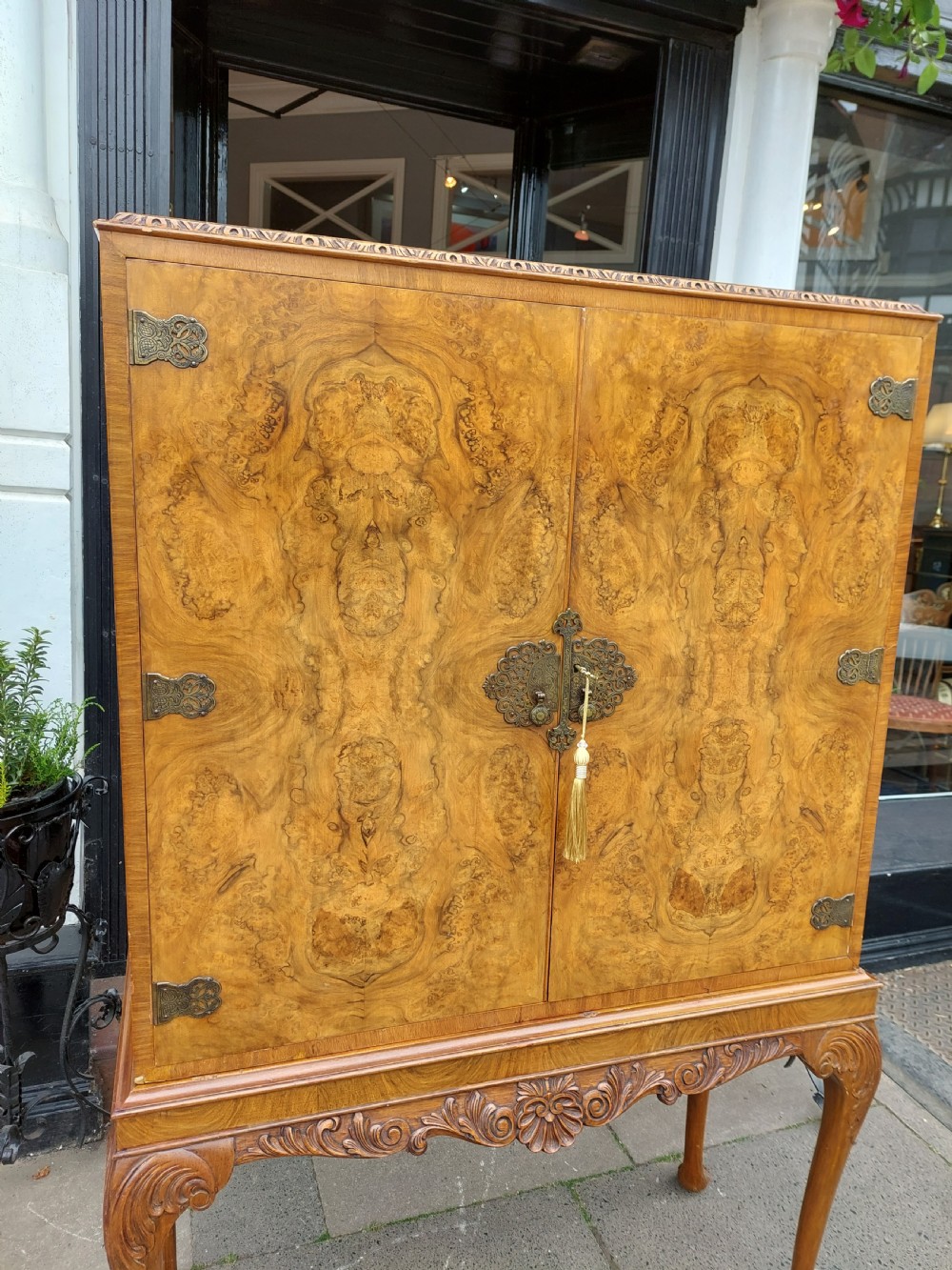 1920's Art Deco Burr Walnut Cocktail Drinks Cabinet View VI