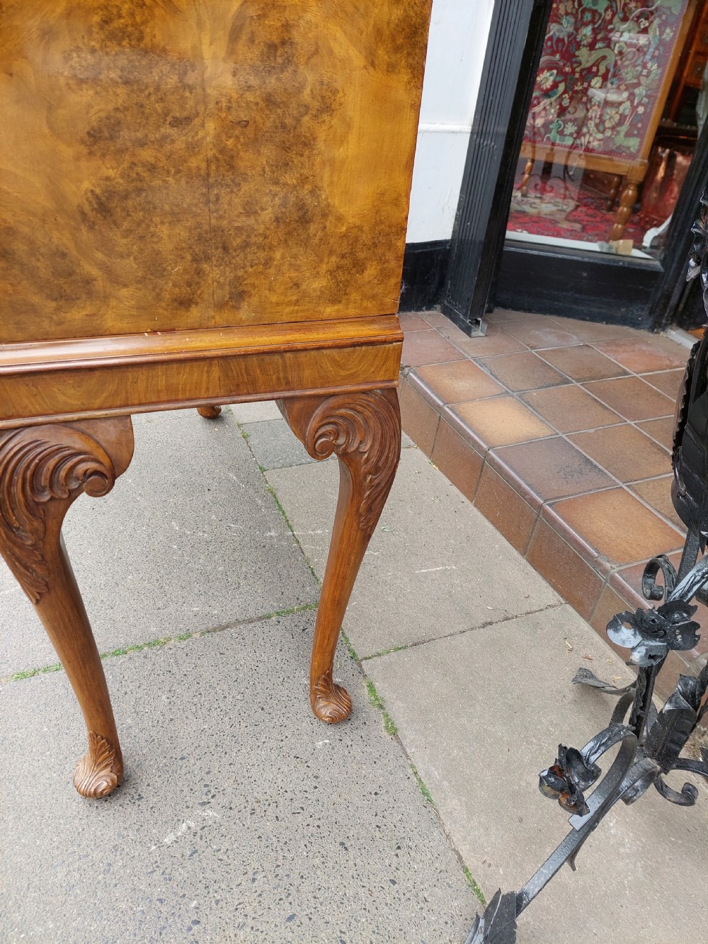 1920's Art Deco Burr Walnut Cocktail Drinks Cabinet View VIII