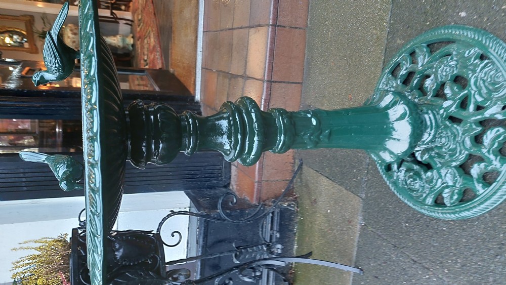 Early 20th Century Cast-Iron Bird Bath View VI