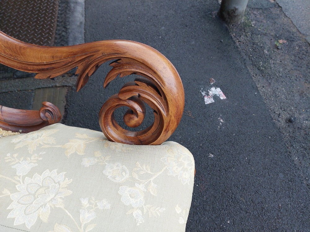 Victorian Walnut Framed Shell Backed Chaise Longue View II