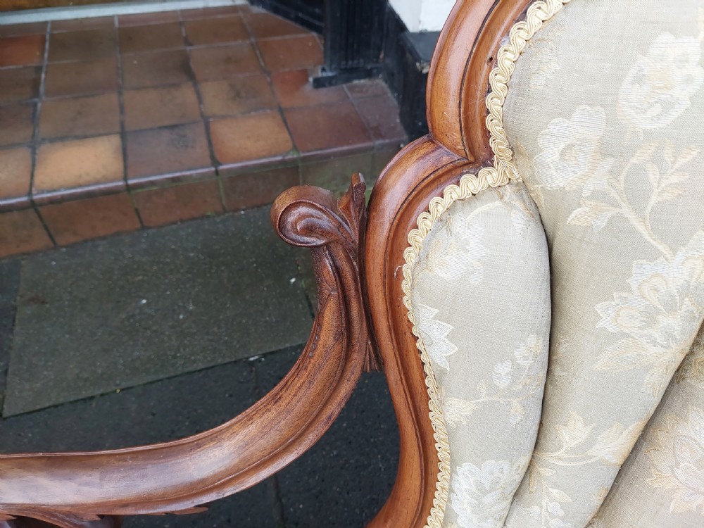 Victorian Walnut Framed Shell Backed Chaise Longue View V
