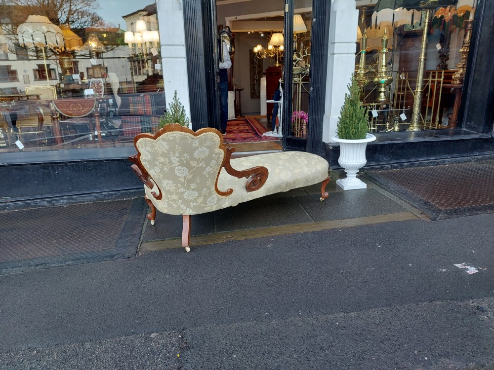 Victorian Walnut Framed Shell Backed Chaise Longue View X