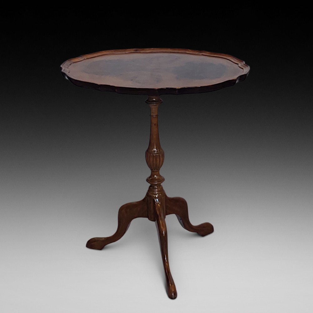 Walnut and Burr Walnut Veneered Lamp Table 