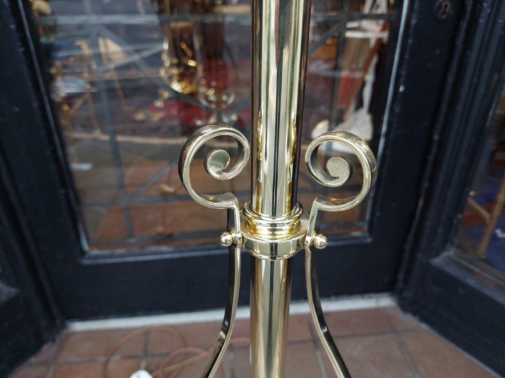Art Nouveau Brass Telescopic Standard Oil Lamp converted to electric View IV