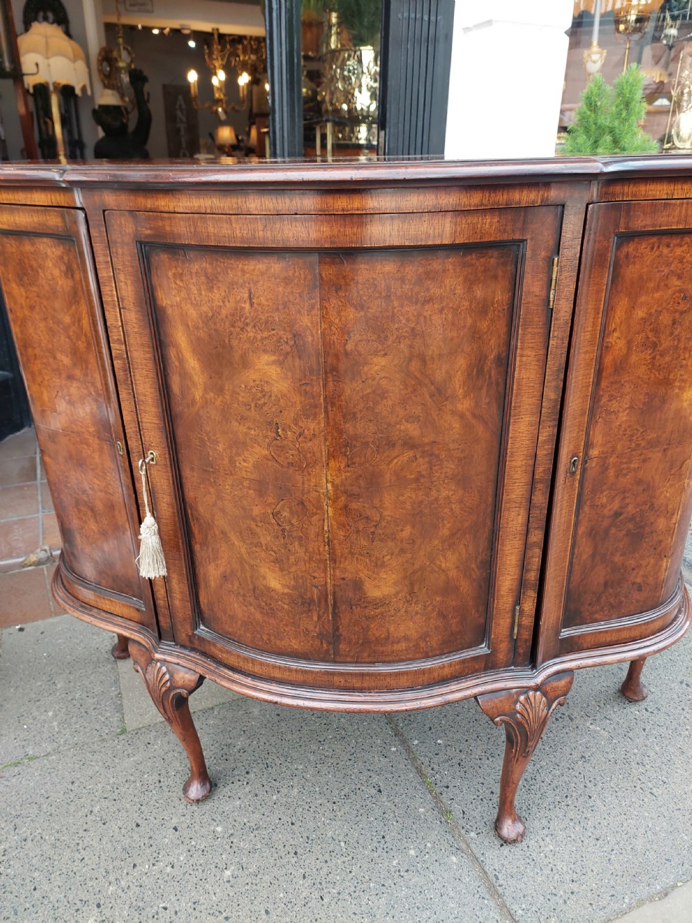 Early 20thC Mahogany Queen Anne Style Serpentine Drinks Cocktail Cabinet View IV