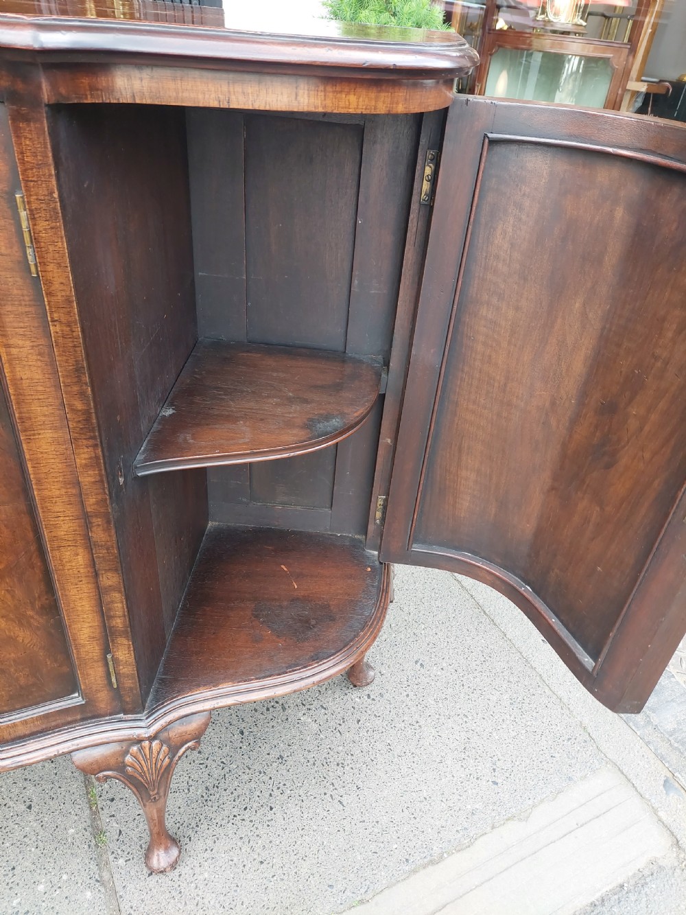Early 20thC Mahogany Queen Anne Style Serpentine Drinks Cocktail Cabinet View IX