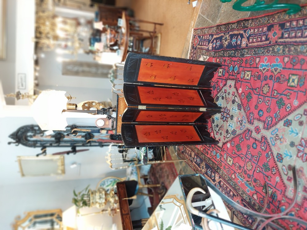Early 20thC Japanned Lacquered Fire Screen View II