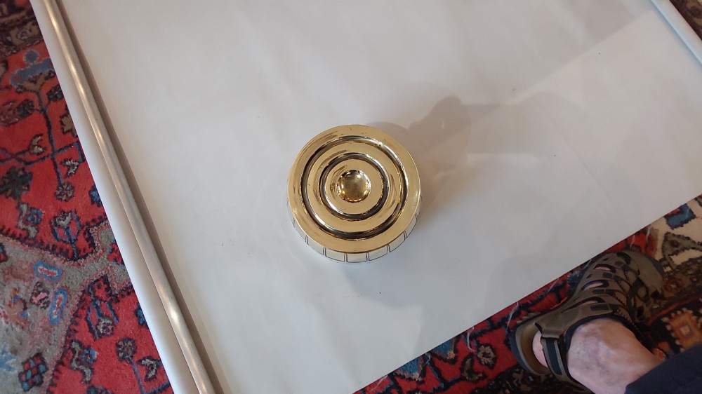 An early 20th-century French polished brass jardiniere featuring an embossed relief rim and a fluted lower base. View VII