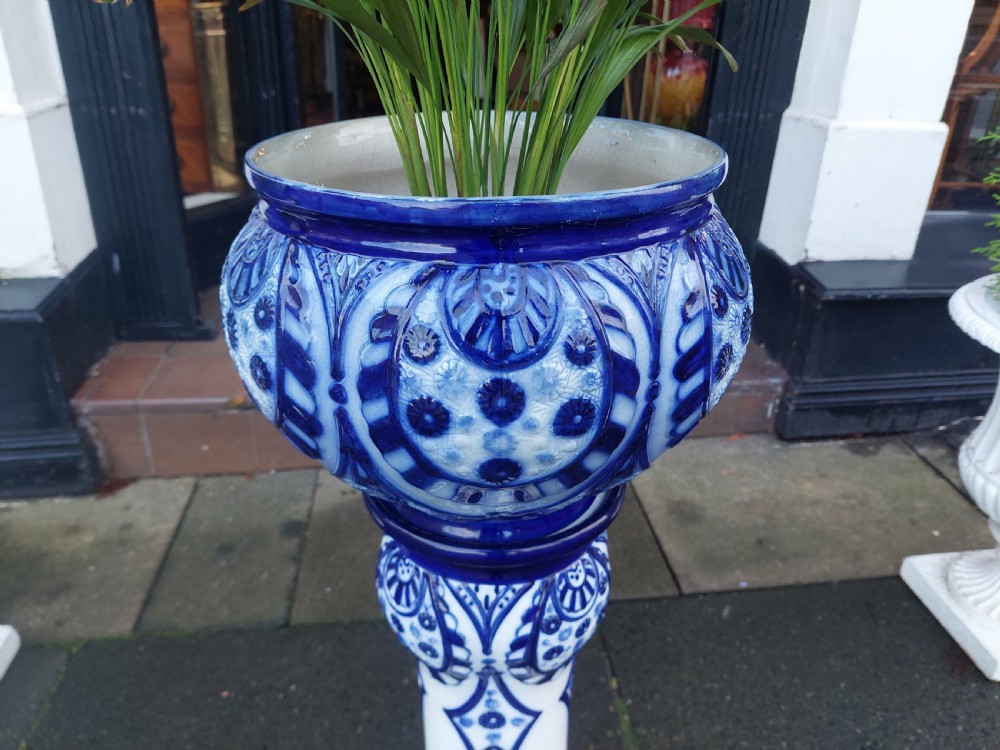 Late Victorian Blue and White Porcelain Jardinière on Stand View IV