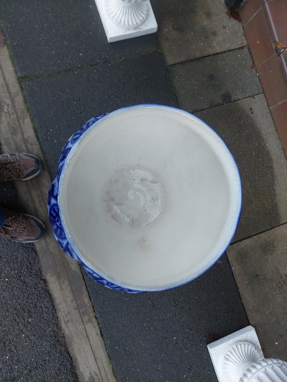 Late Victorian Blue and White Porcelain Jardinière on Stand View IX