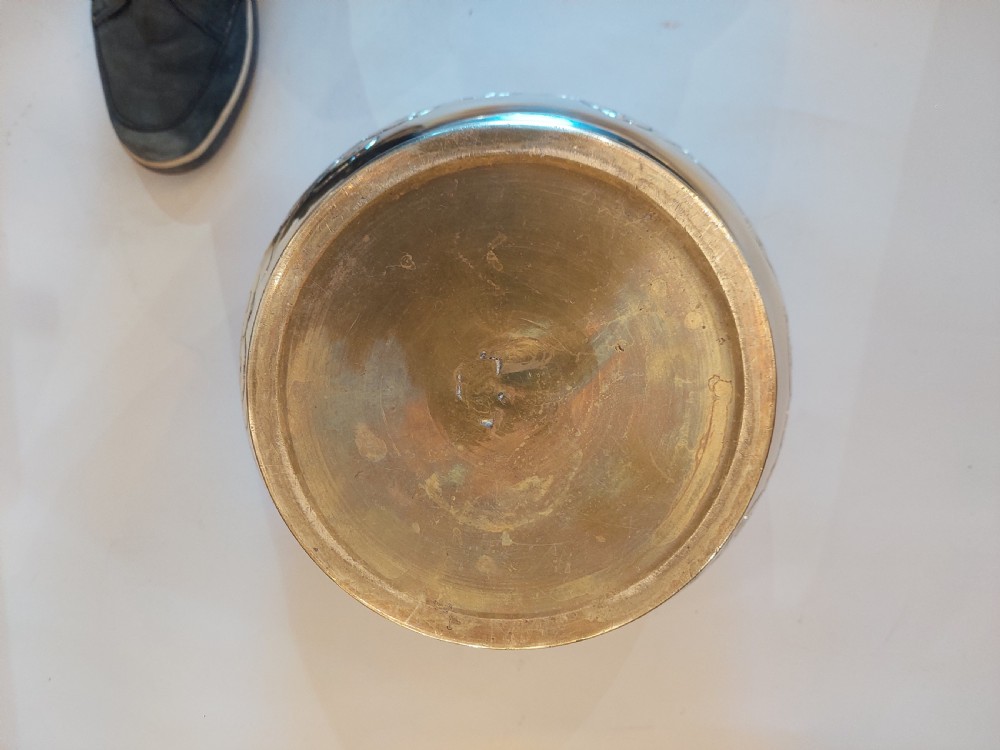 A rounded polished brass Japanese jardiniere with hand-chased relief dragons and clouds, resting on a stepped base. View VIII