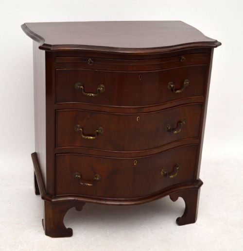 Antique Serpentine Shaped Mahogany Chest of Drawers