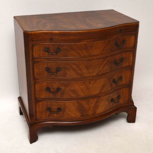 Antique Mahogany Serpentine Fronted Chest of Drawers