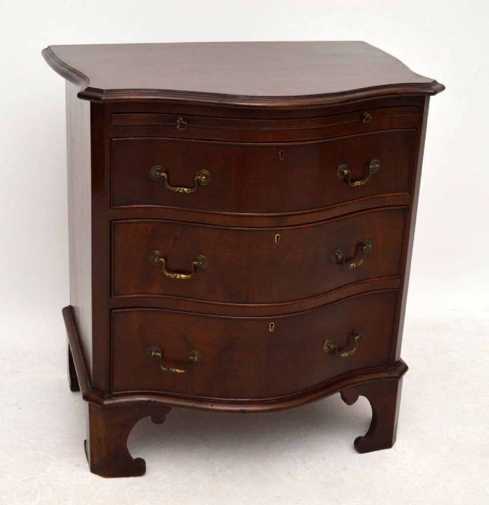 Antique Serpentine Shaped Mahogany Chest of Drawers