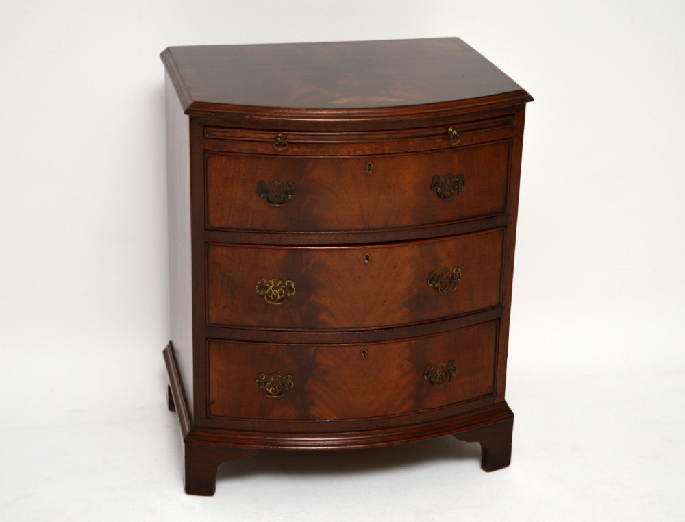 Small Antique Mahogany Bow Fronted Chest of Drawers