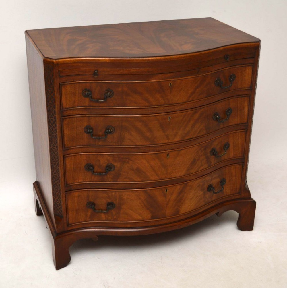 Antique Mahogany Serpentine Fronted Chest of Drawers 