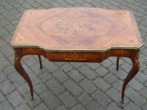 A Stunning Quality Marquetry Inlaid Bureau Plat of French Walnut Rosewood Kingwood Writing Centre Sofa Side Library Table Design