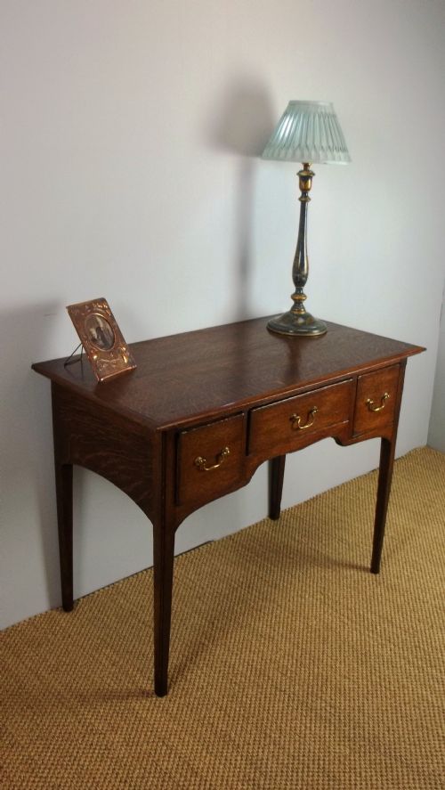 Antique £595 Oak Georgian 18th Century Three Drawer Lowboy Hall Side Lamp Dressing Console Pier Sofa Table
