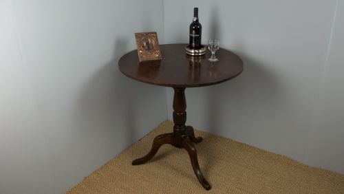 Antique Round Georgian 18th Century Oak Circular Centre Tilt Top Tripod Lamp Occasional Supper Dining Table. C.1790.