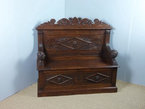 A 19th Century Victorian Oak Small Hall Box Settle Seat Bench. C.1880.