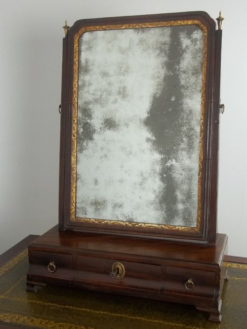 A GEORGE II WALNUT 18TH CENTURY GEORGIAN RED WALNUT OR MAHOGANY DRESSING TABLE TOILET MIRROR C1750 - ADDITIONAL PHOTO 1