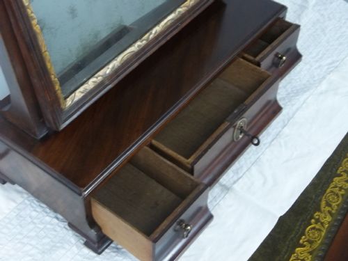 A GEORGE II WALNUT 18TH CENTURY GEORGIAN RED WALNUT OR MAHOGANY DRESSING TABLE TOILET MIRROR C1750 - ADDITIONAL PHOTO 2